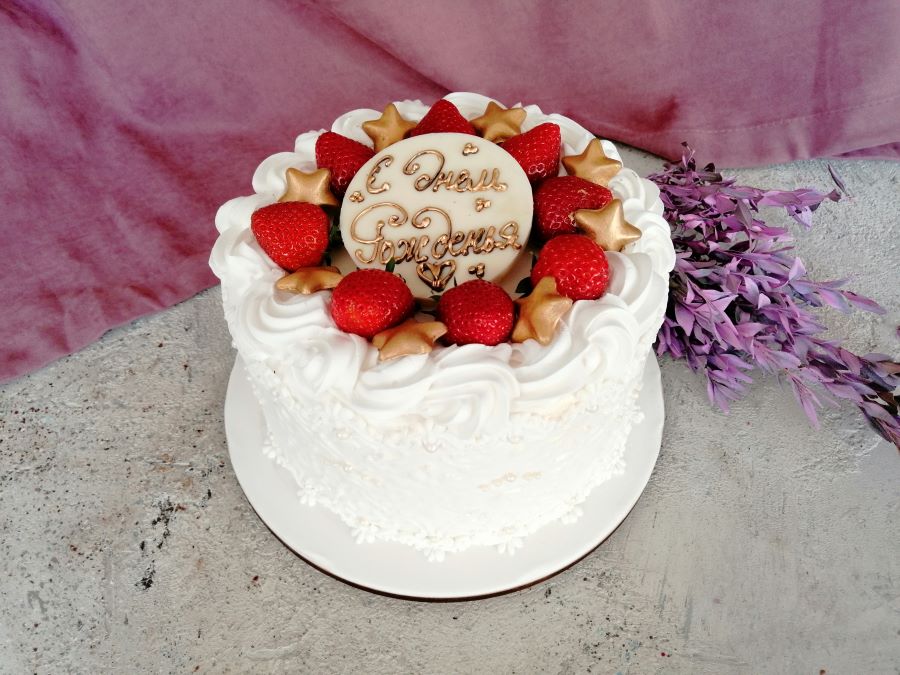 Торт от шефа «С Днем Рождения» белый от 1,5 кг